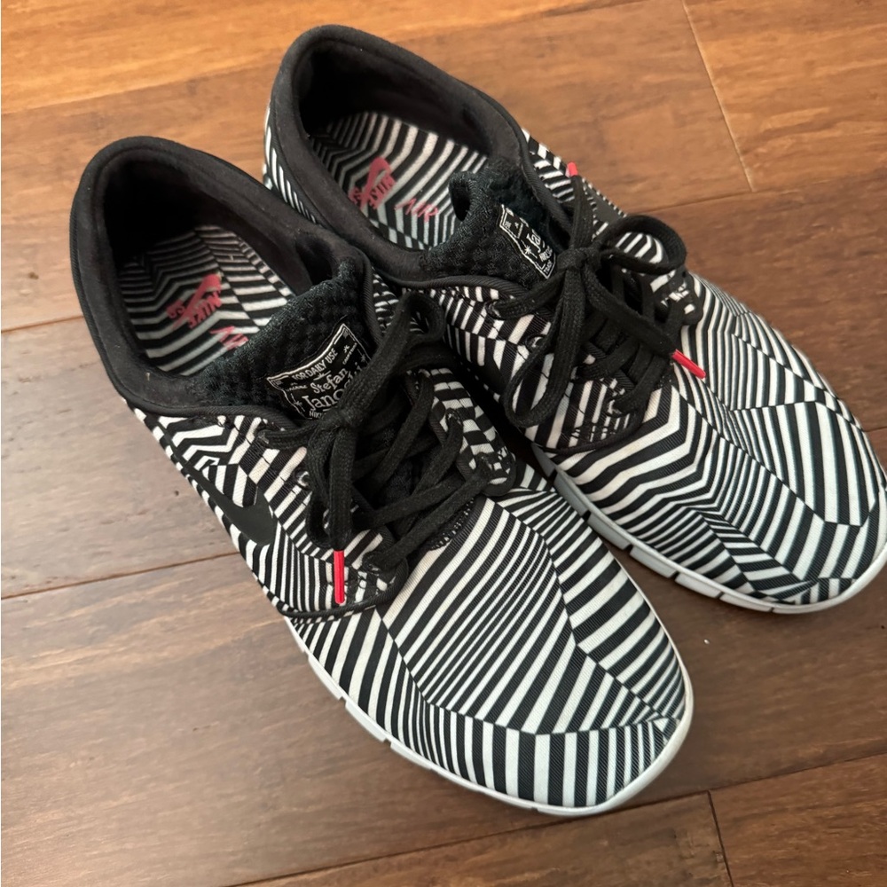 Nike Air Men's Stefan Janoski Dazzle Sneakers